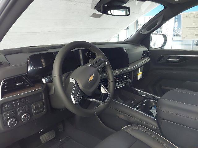 New 2026 Chevrolet Suburban Premier w/ Sun And Tow Package AWD/4WD video 2