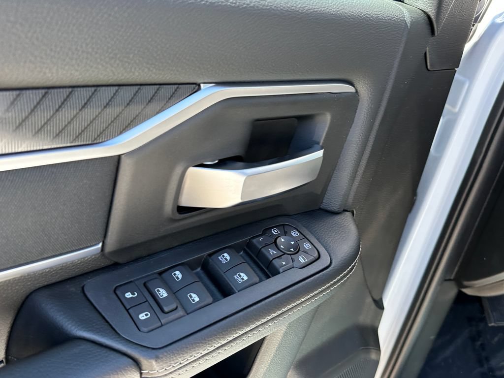 New 2026 RAM 2500 Big Horn AWD/4WD image 17