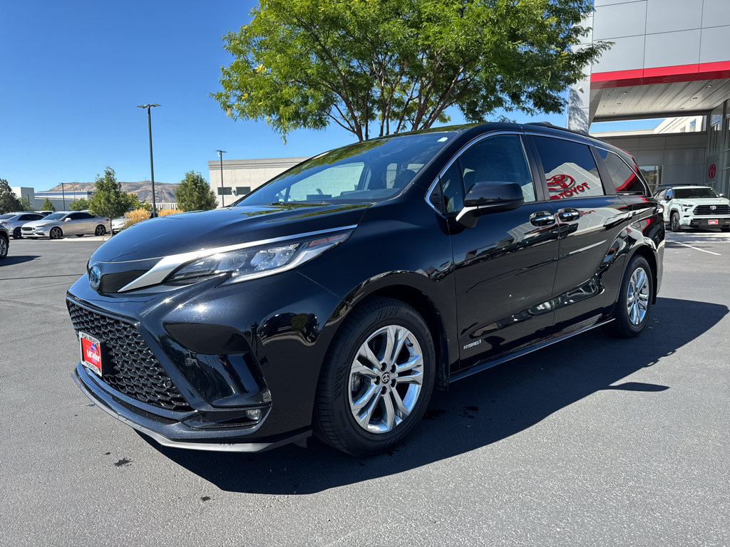 Used 2021 Toyota Sienna XSE w/ XSE Plus Package AWD/4WD image 5