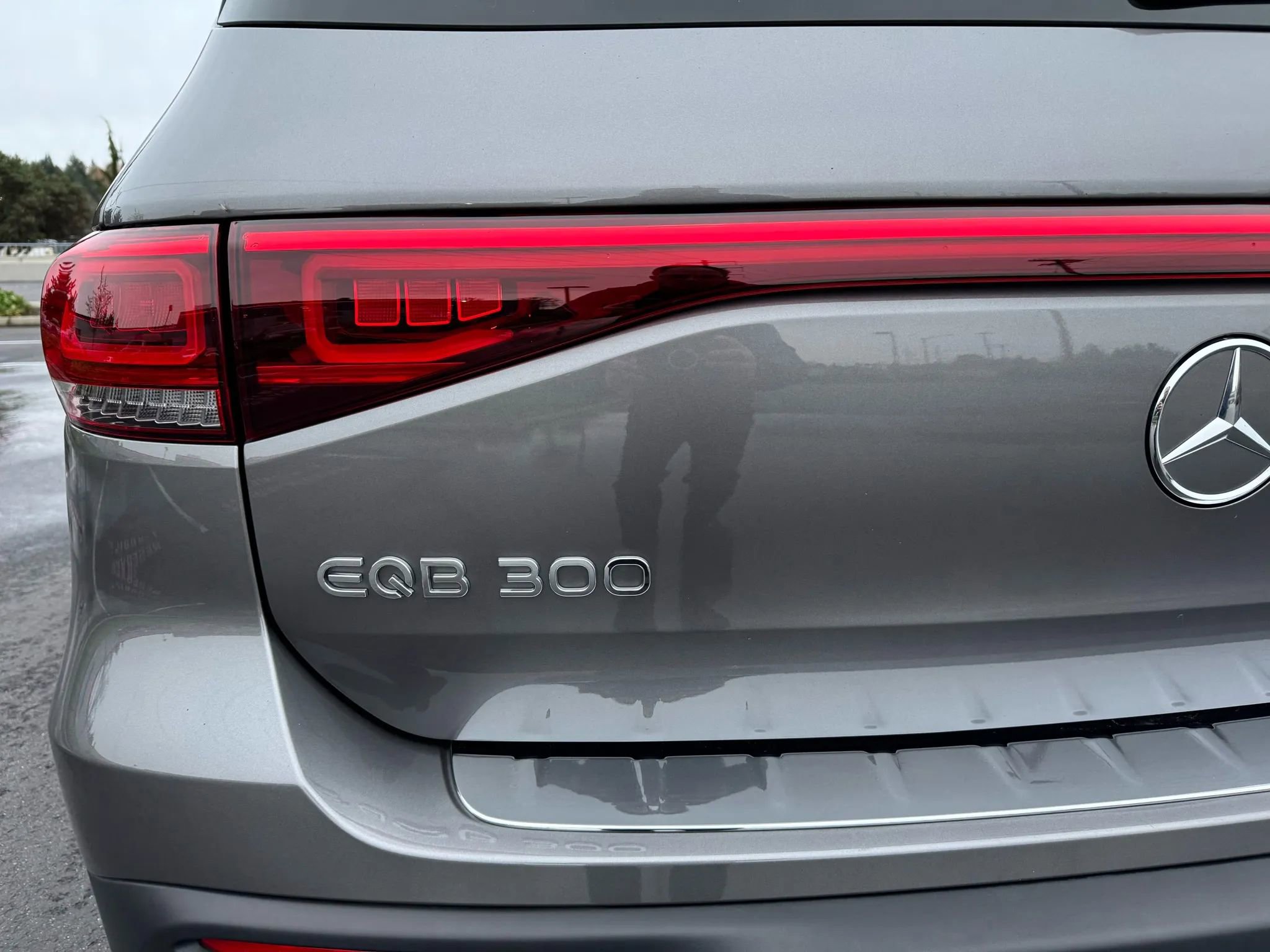 Used 2023 Mercedes-Benz EQB 300 4MATIC w/ Exclusive Package image 17