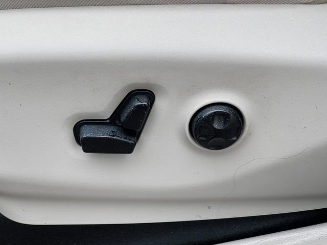 Used 2018 Chrysler Pacifica Touring-L image 12