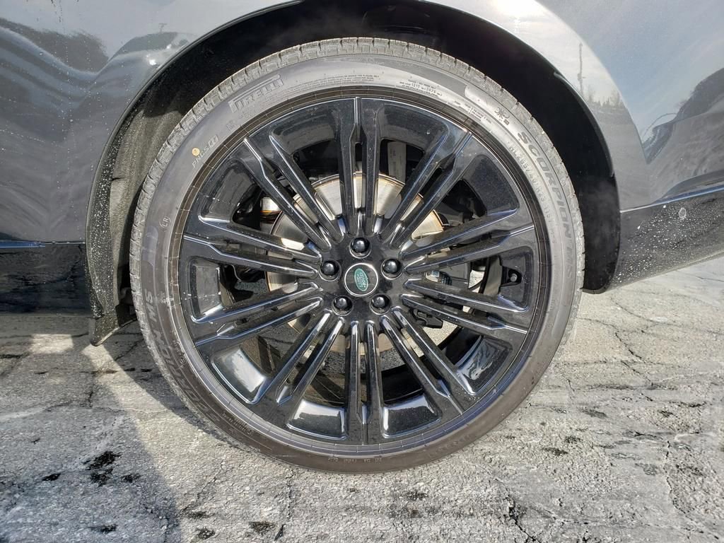 New 2025 Land Rover Range Rover SE image 27