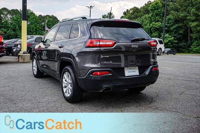 Used 2017 Jeep Cherokee Latitude w/ Cold Weather Group AWD/4WD image 13