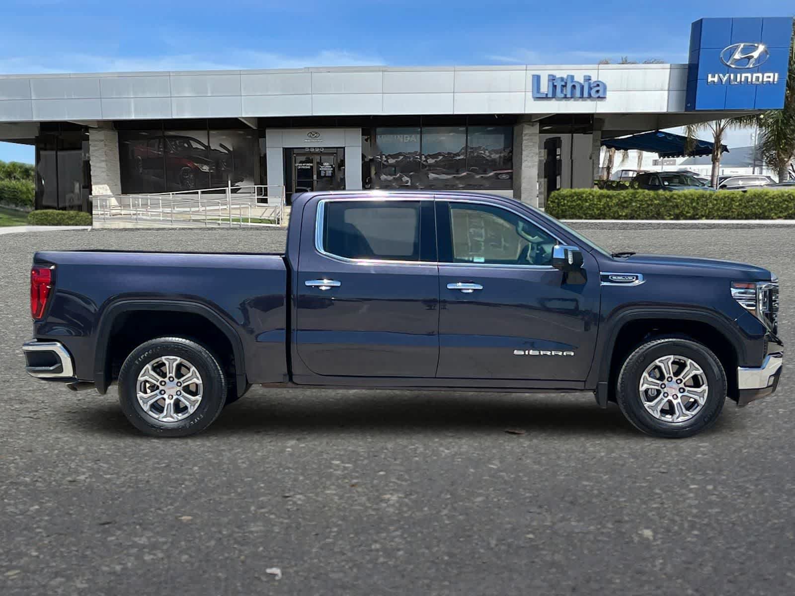 Used 2025 GMC Sierra 1500 SLT RWD image 9