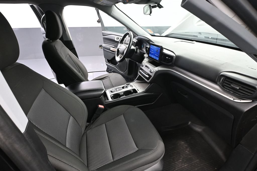 Used 2023 Ford Explorer XLT AWD/4WD image 49