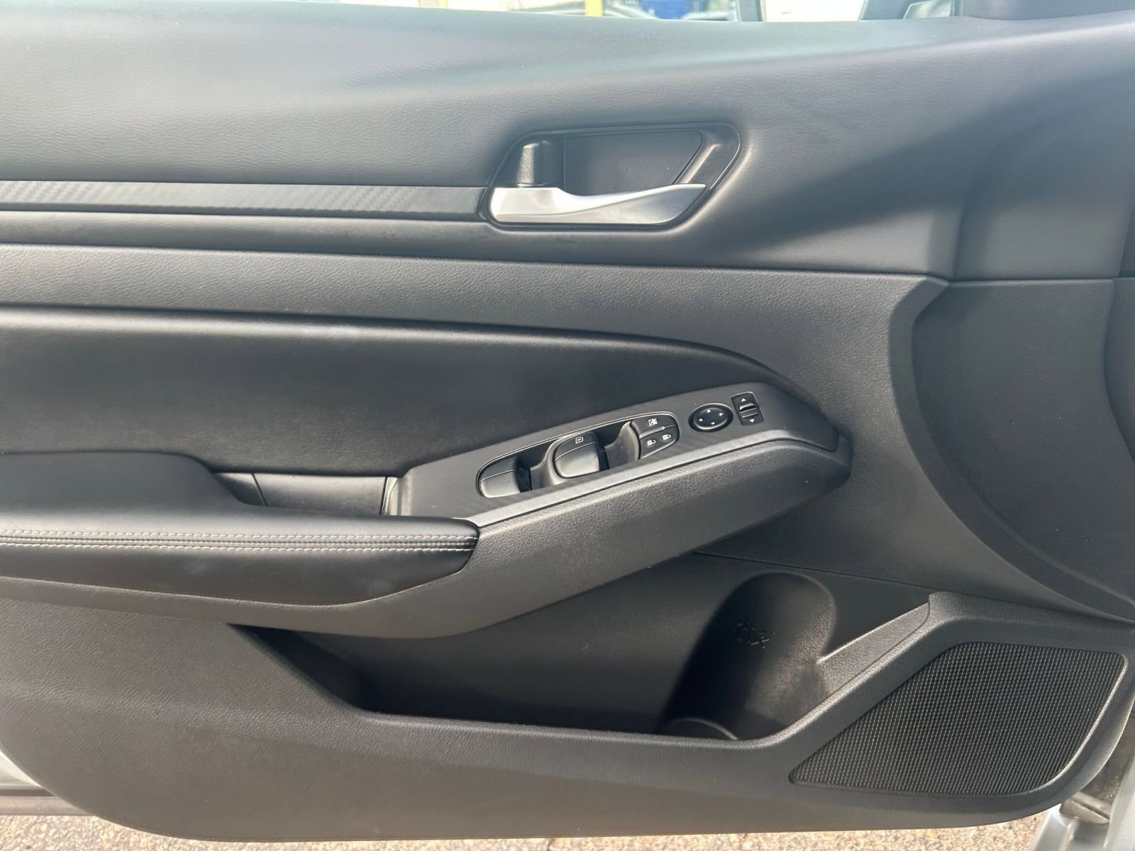 Used 2024 Nissan Altima 2.5 SV image 18