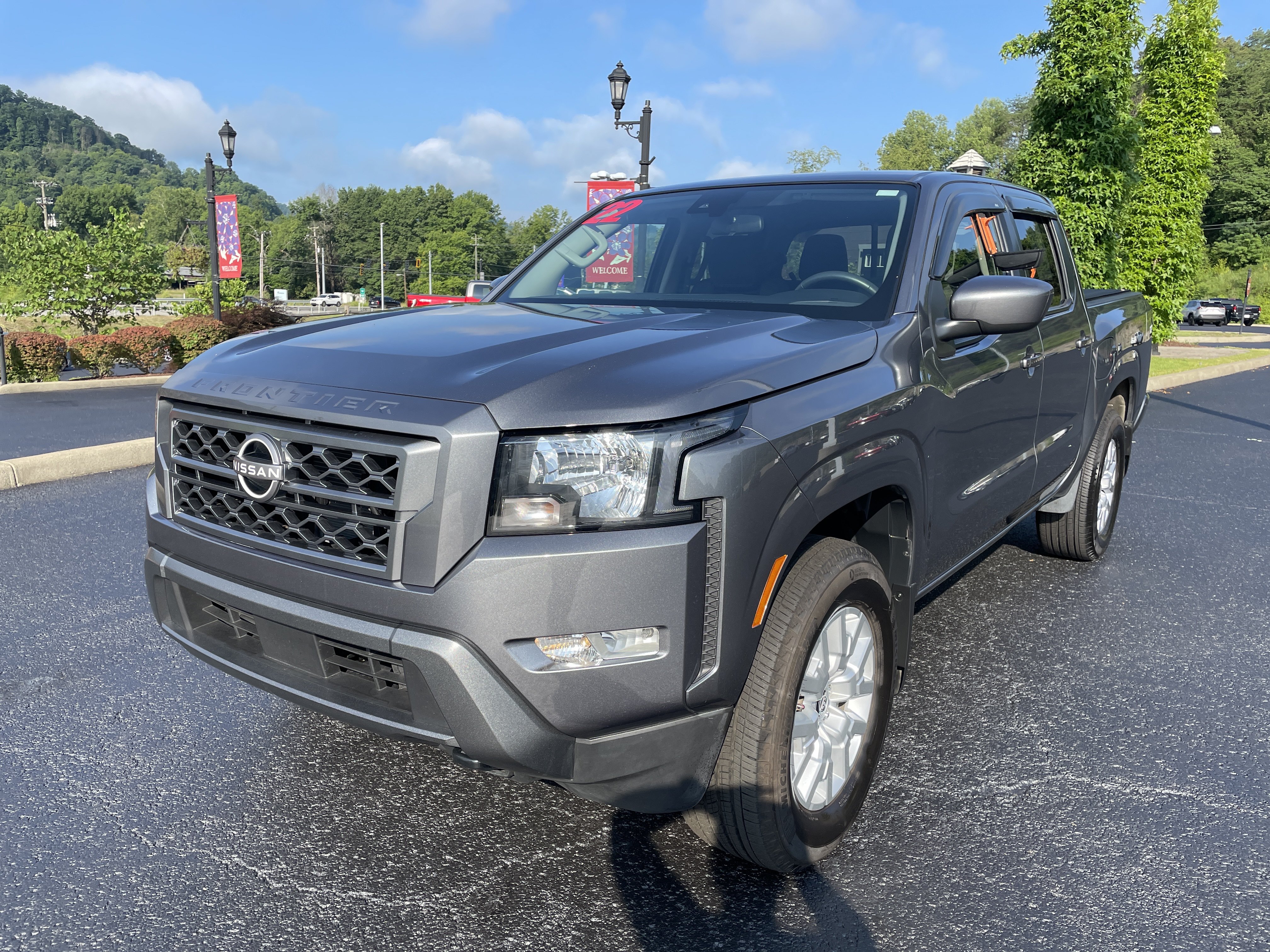 Used 2022 Nissan Frontier SV AWD/4WD image 5