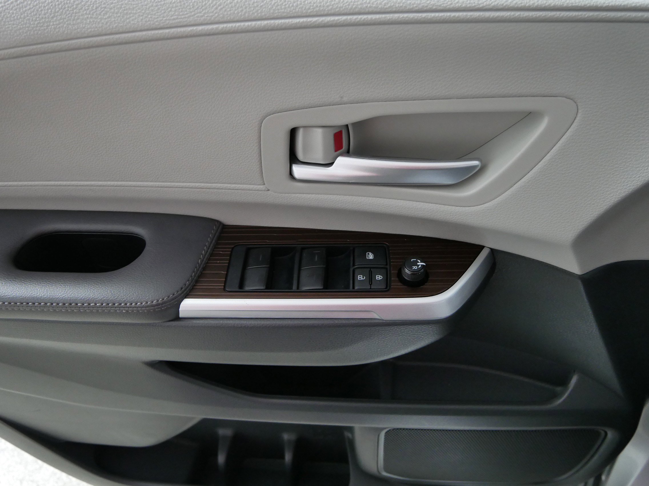 Used 2022 Toyota Sienna XLE FWD image 19