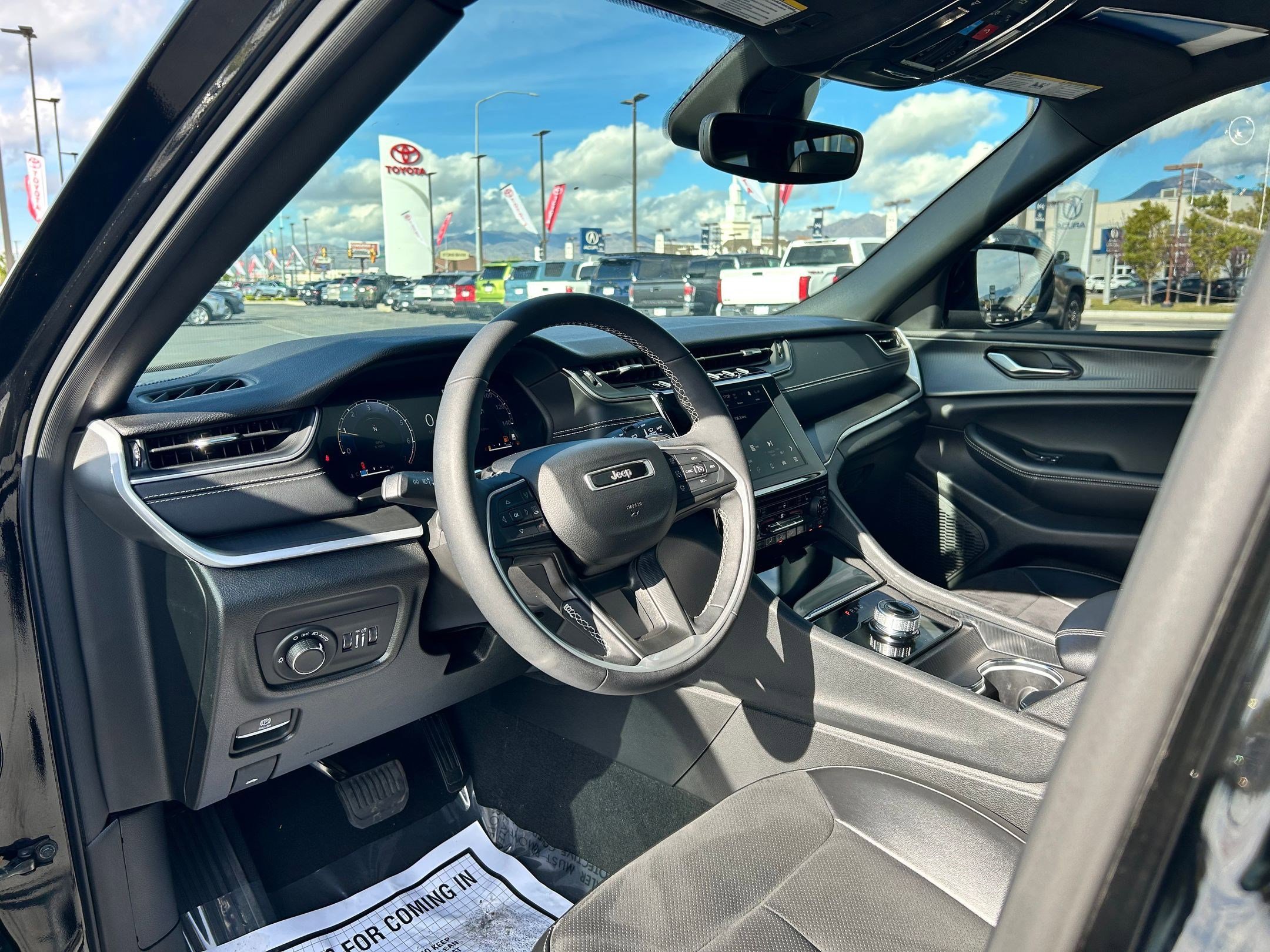 Used 2024 Jeep Grand Cherokee L Altitude image 10