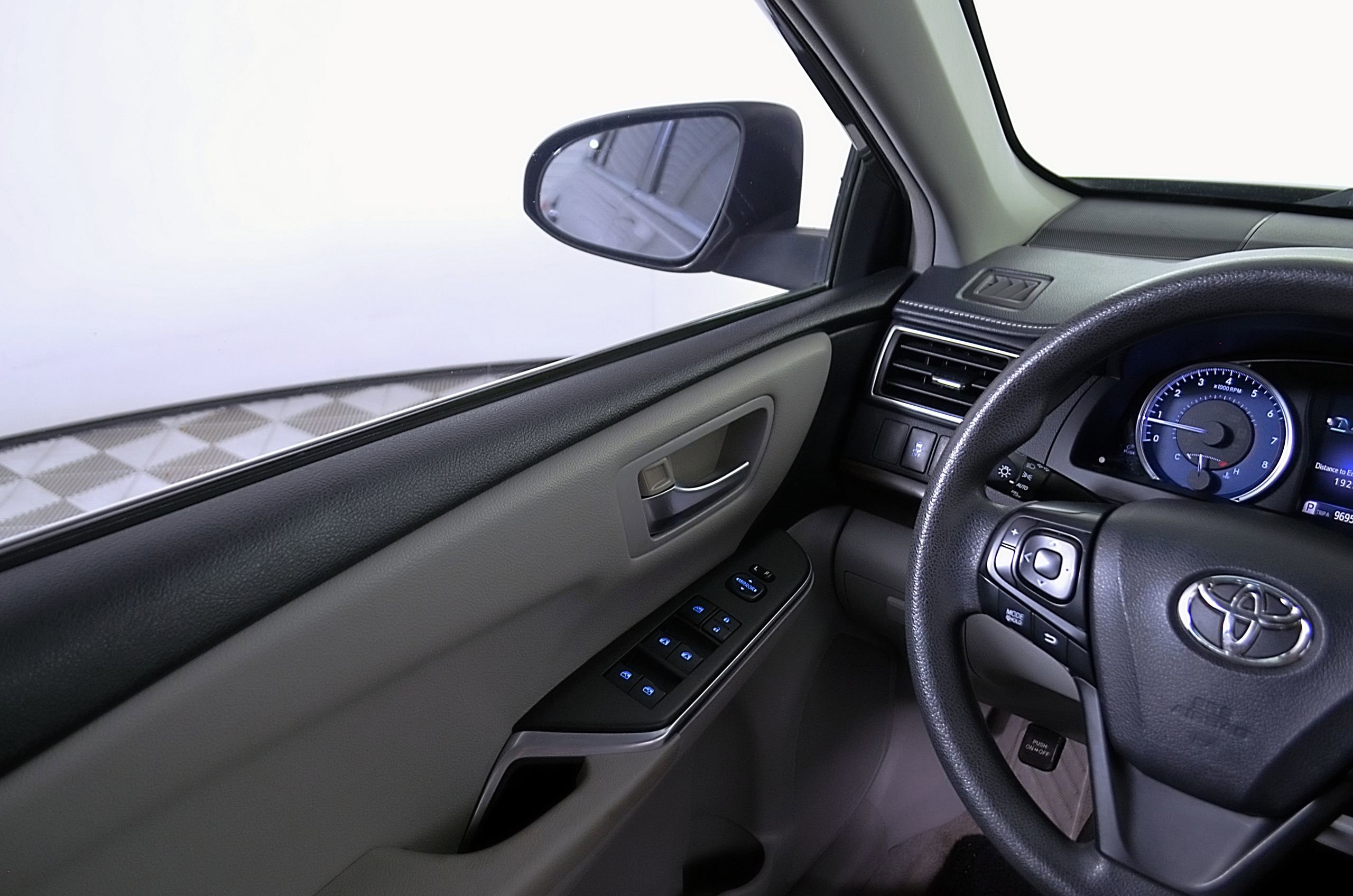 Used 2016 Toyota Camry LE FWD image 22