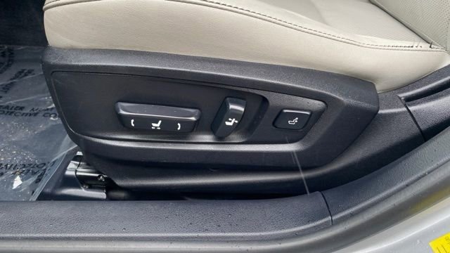 Used 2015 Lexus ES 300h image 11