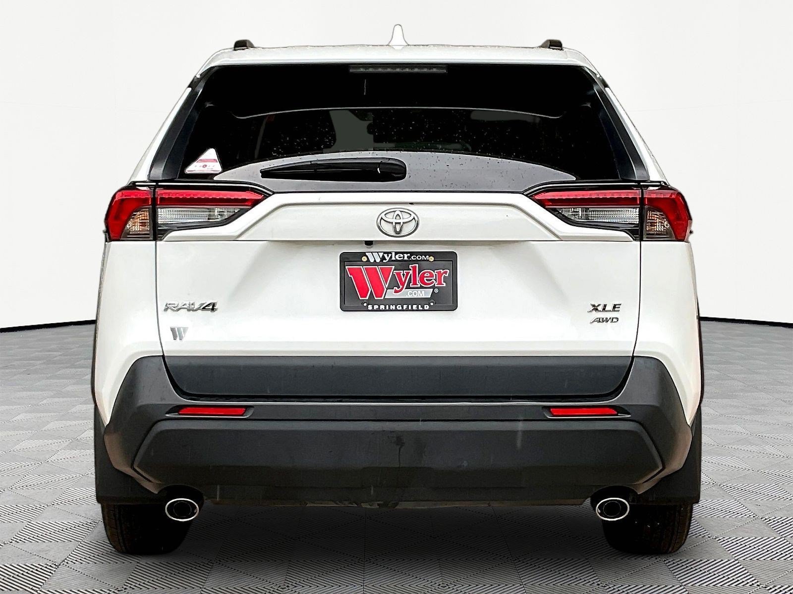 Used 2021 Toyota RAV4 XLE w/ Convenience Package AWD/4WD image 5