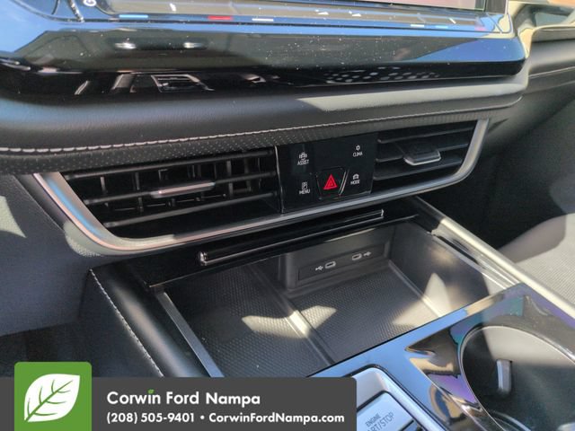 Used 2024 Volkswagen Atlas SE AWD/4WD image 17