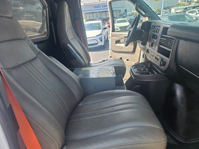 Used 2018 Chevrolet Express 2500 w/ Driver Convenience Package RWD image 15