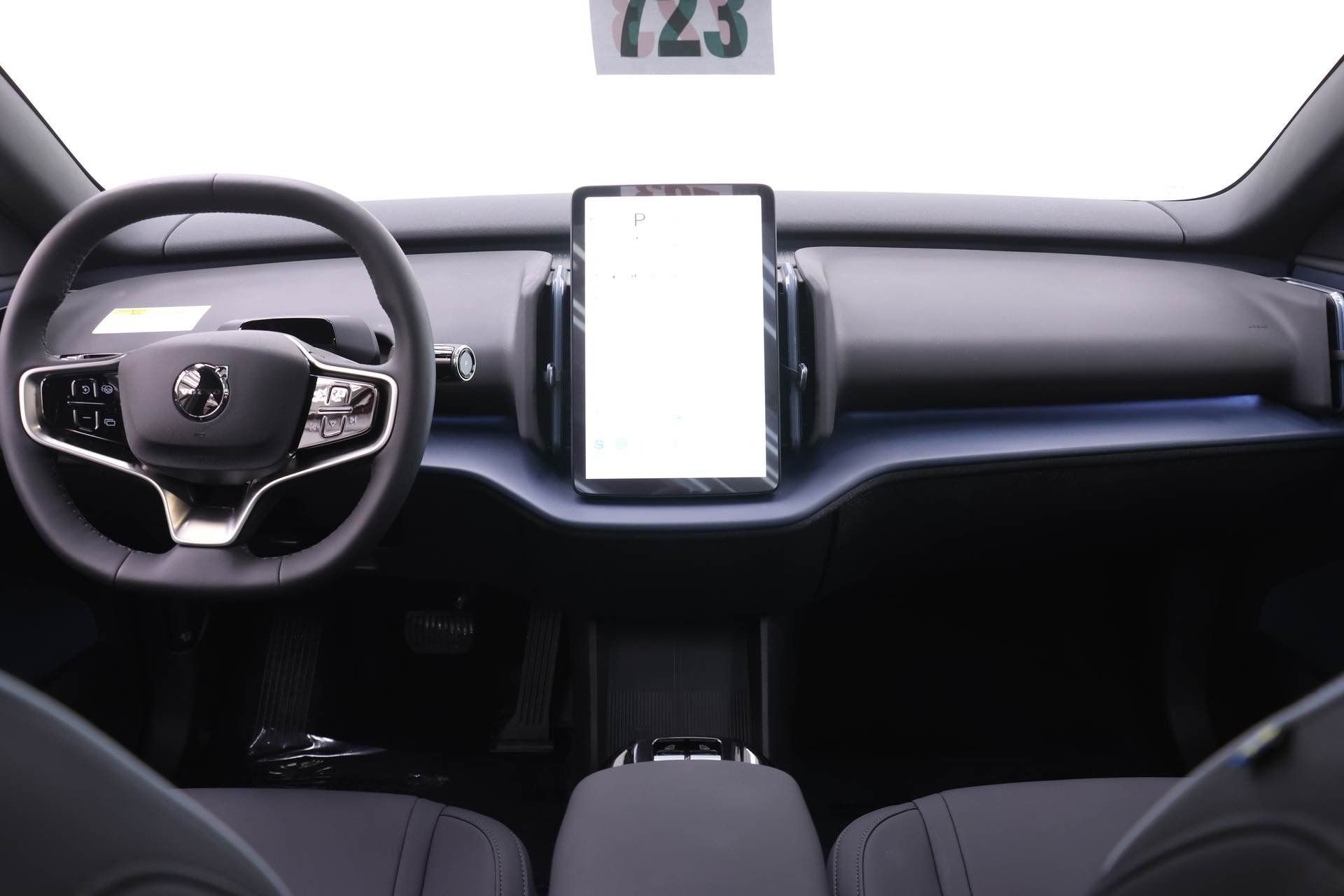 Certified 2025 Volvo EX30 Plus image 8