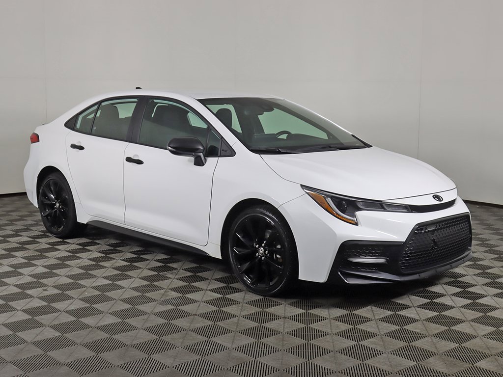 Used 2022 Toyota Corolla SE image 2