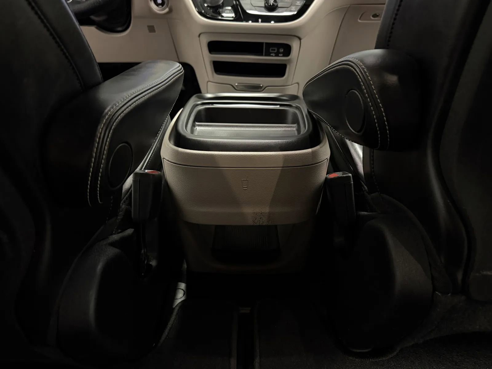 Used 2020 Chrysler Voyager Lxi FWD image 28