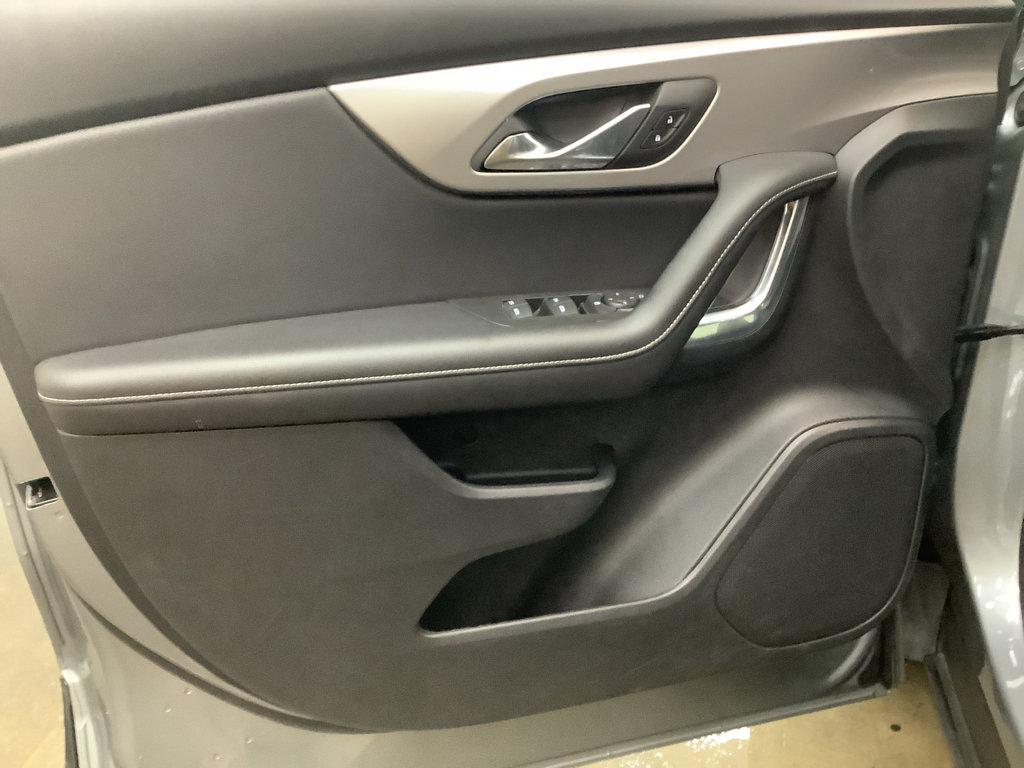 Used 2025 Chevrolet Blazer LT FWD image 12
