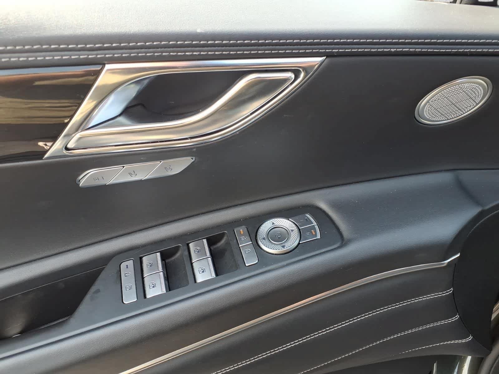 Used 2025 Genesis GV80 2.5T Standard AWD/4WD image 12