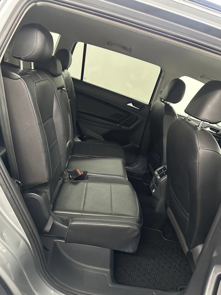 Used 2020 Volkswagen Tiguan SE w/ 3rd Row Seat Package AWD/4WD image 32
