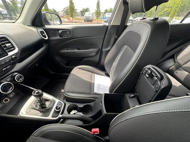Used 2022 Hyundai Venue Limited w/ Cargo Package FWD image 25
