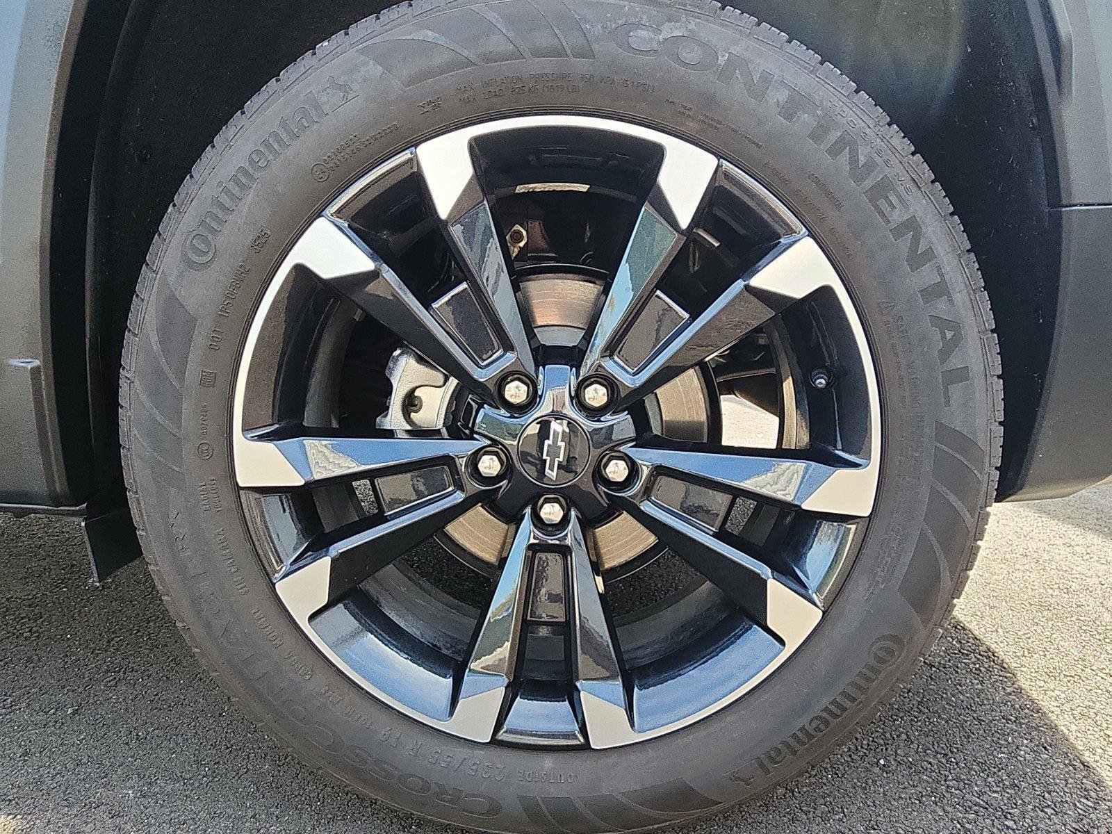 New 2026 Chevrolet Equinox RS w/ LPO, Floor Liner Package image 9