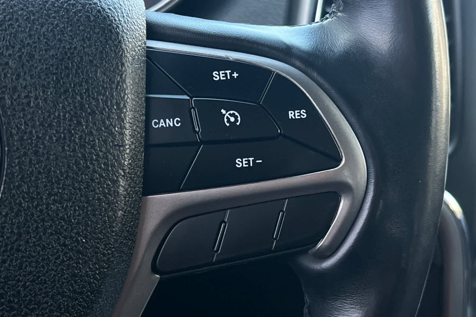 Used 2018 Jeep Grand Cherokee Altitude RWD image 31