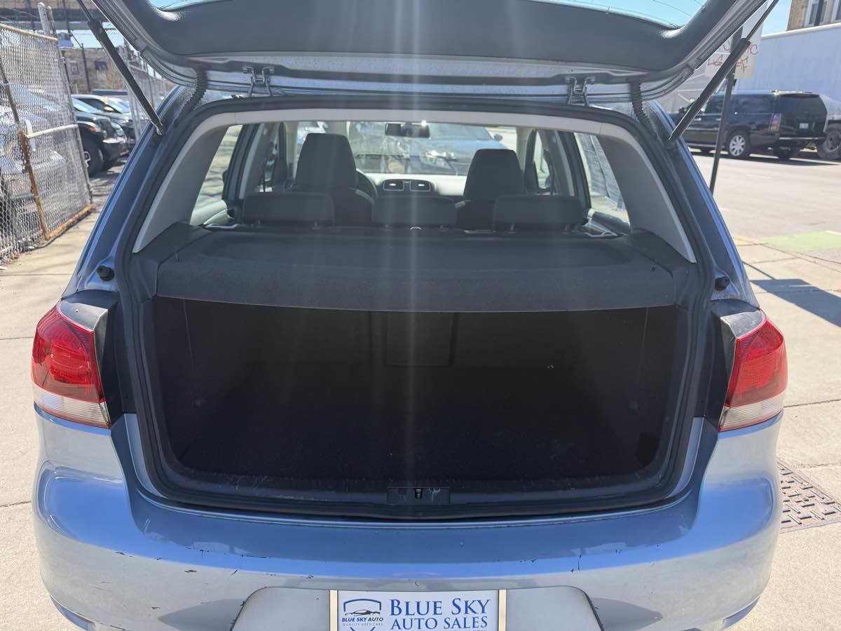 Used 2010 Volkswagen Golf 4-Door image 21