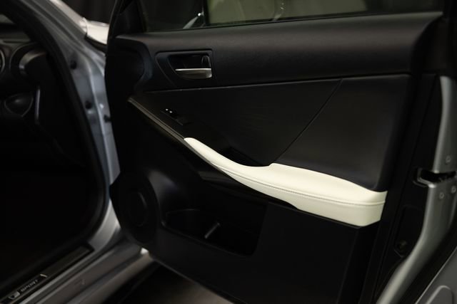 Used 2025 Lexus IS 350 F Sport w/ Navigation Package image 19