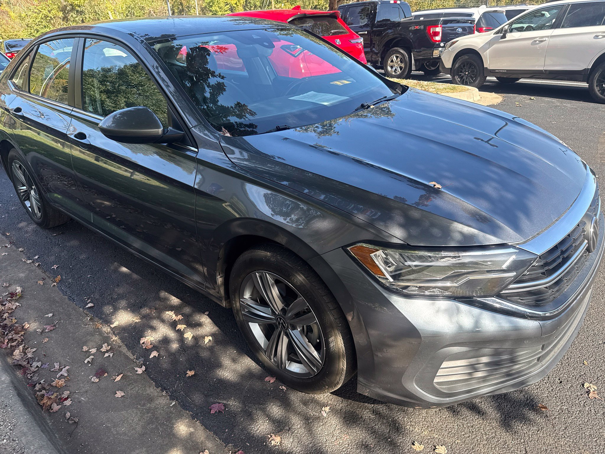 Used 2024 Volkswagen Jetta SE FWD image 3