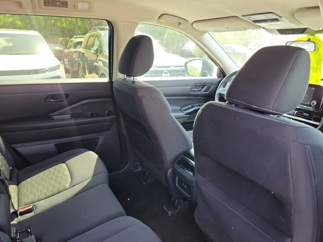 Used 2025 Nissan Pathfinder SV FWD image 30