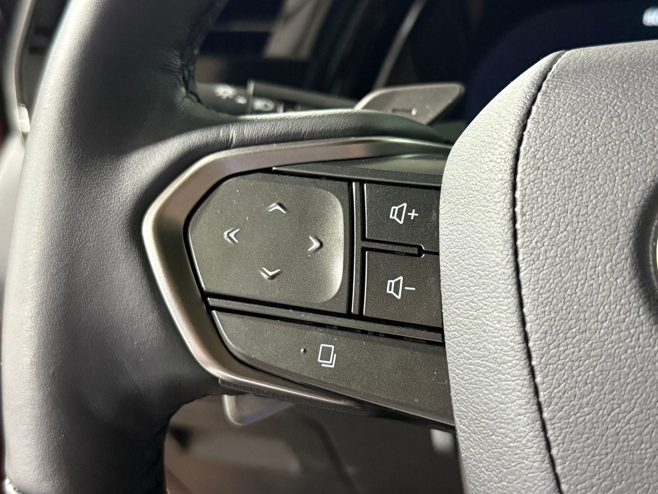 Used 2025 Lexus RX 350 FWD image 13