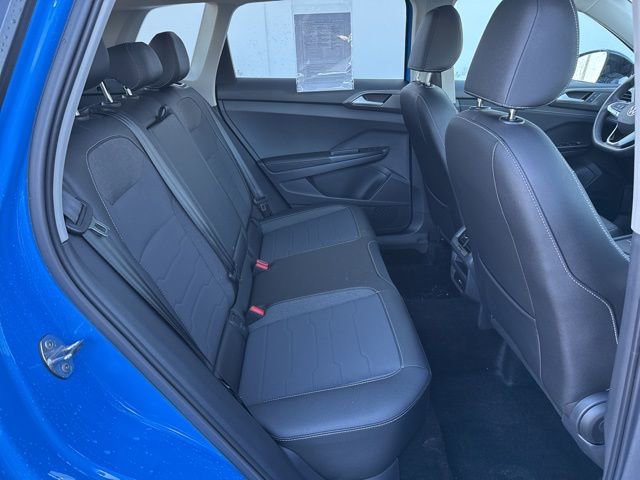 Certified 2025 Volkswagen Taos SE image 24