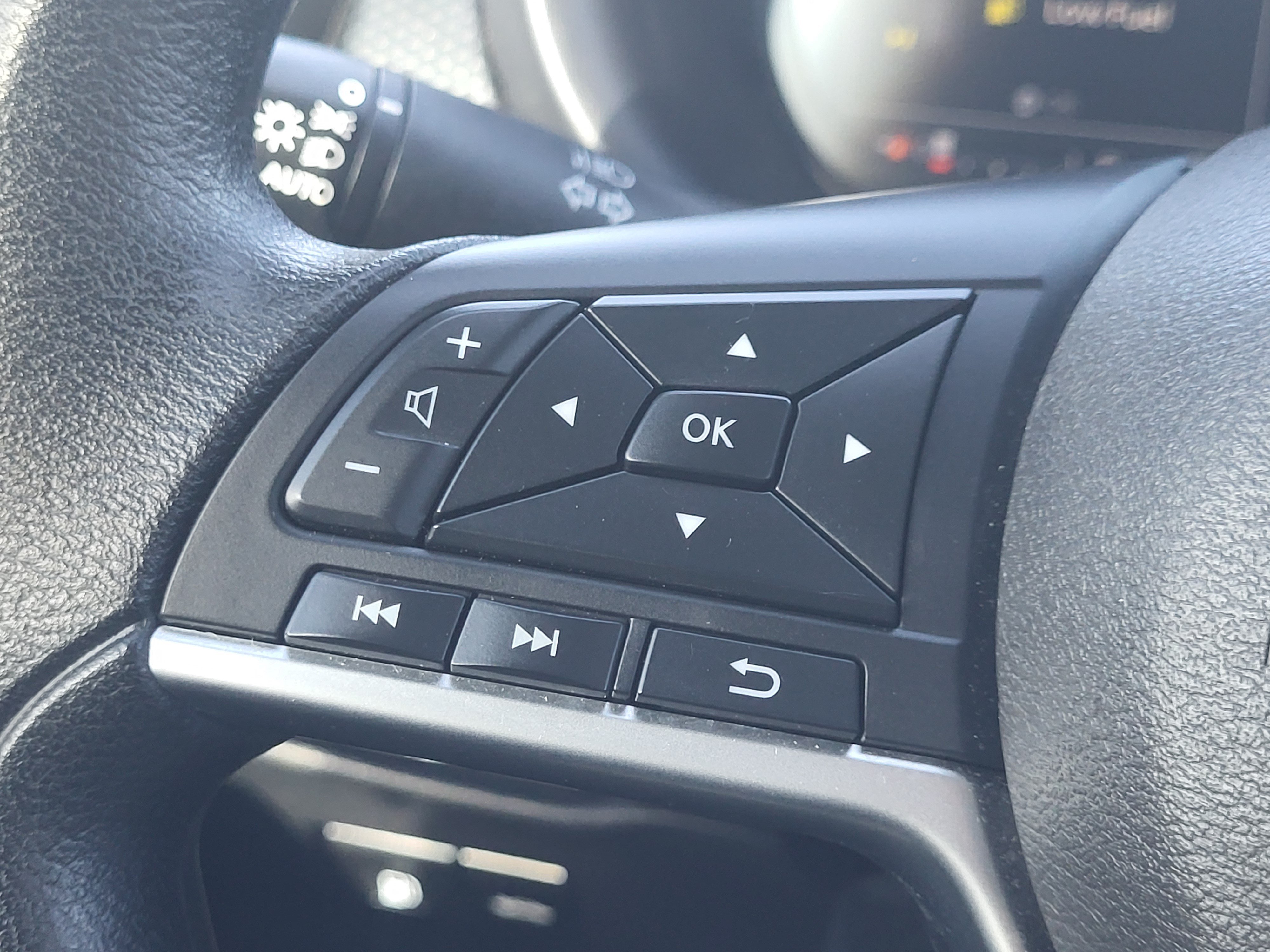 Certified 2023 Nissan Kicks SV FWD image 26