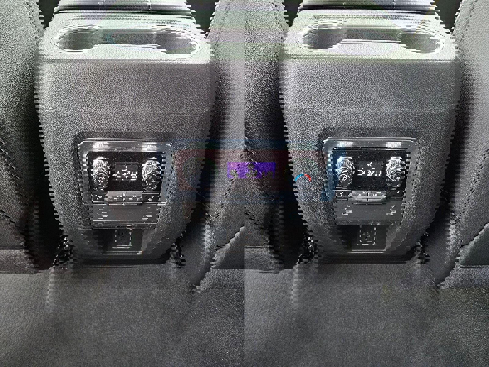 Used 2022 GMC Yukon SLT w/ SLT Luxury Package image 25