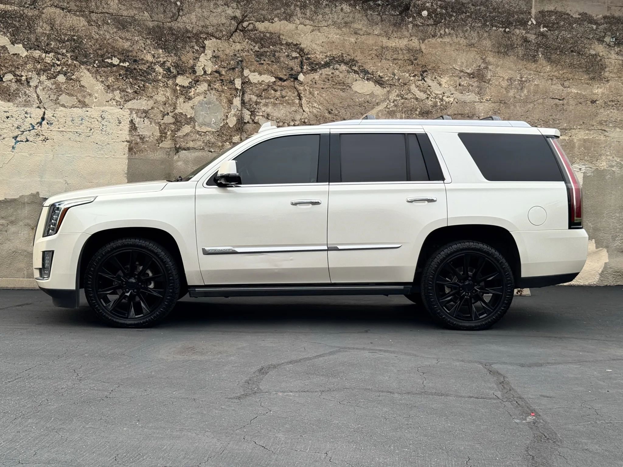 Used 2015 Cadillac Escalade Premium image 7
