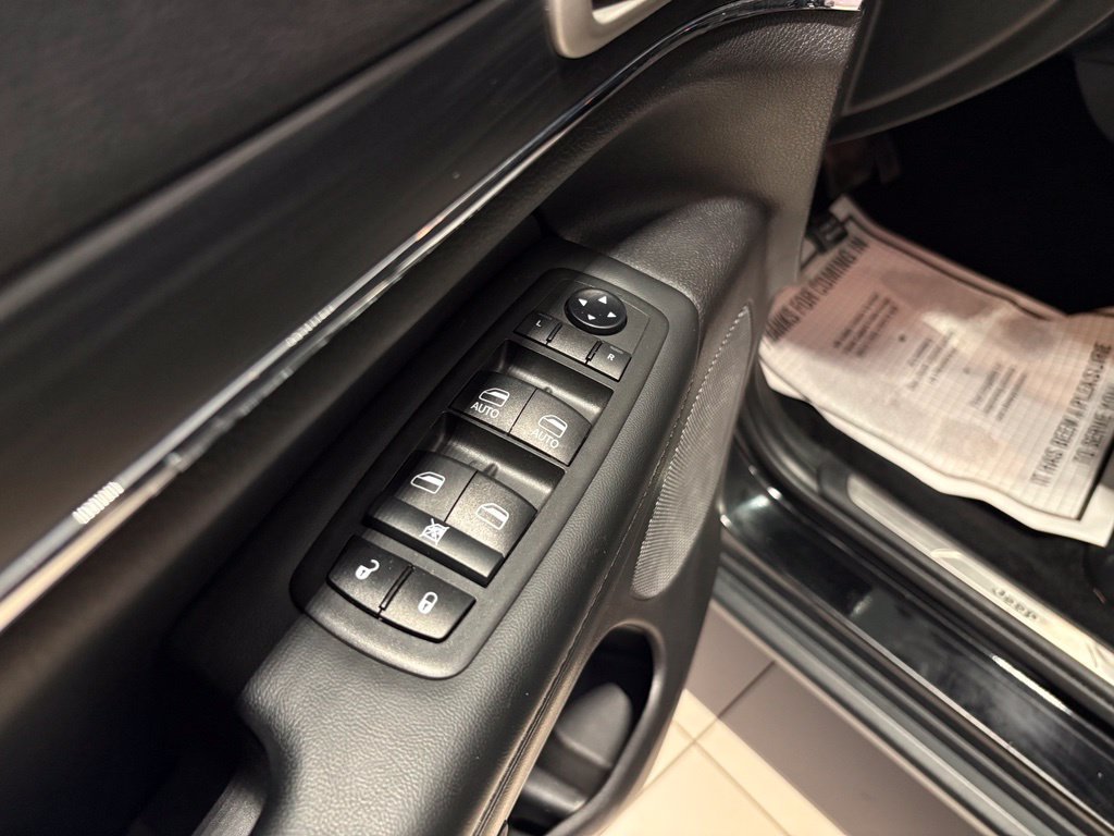Used 2021 Jeep Grand Cherokee Limited AWD/4WD image 47