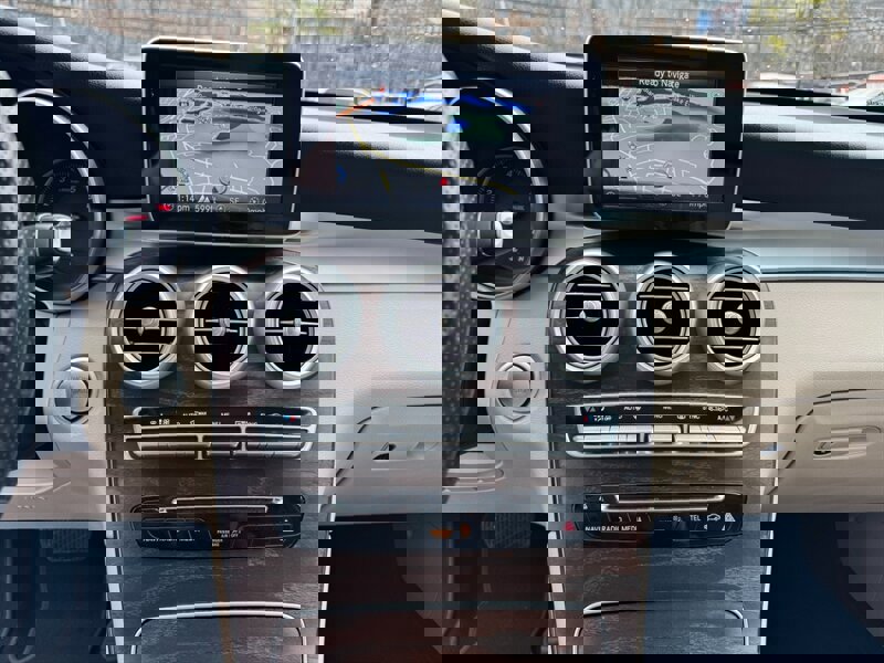 Used 2018 Mercedes-Benz GLC 300 4MATIC w/ Premium Package image 27