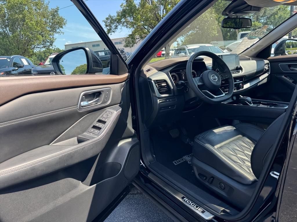 Certified 2021 Nissan Rogue Platinum FWD image 15