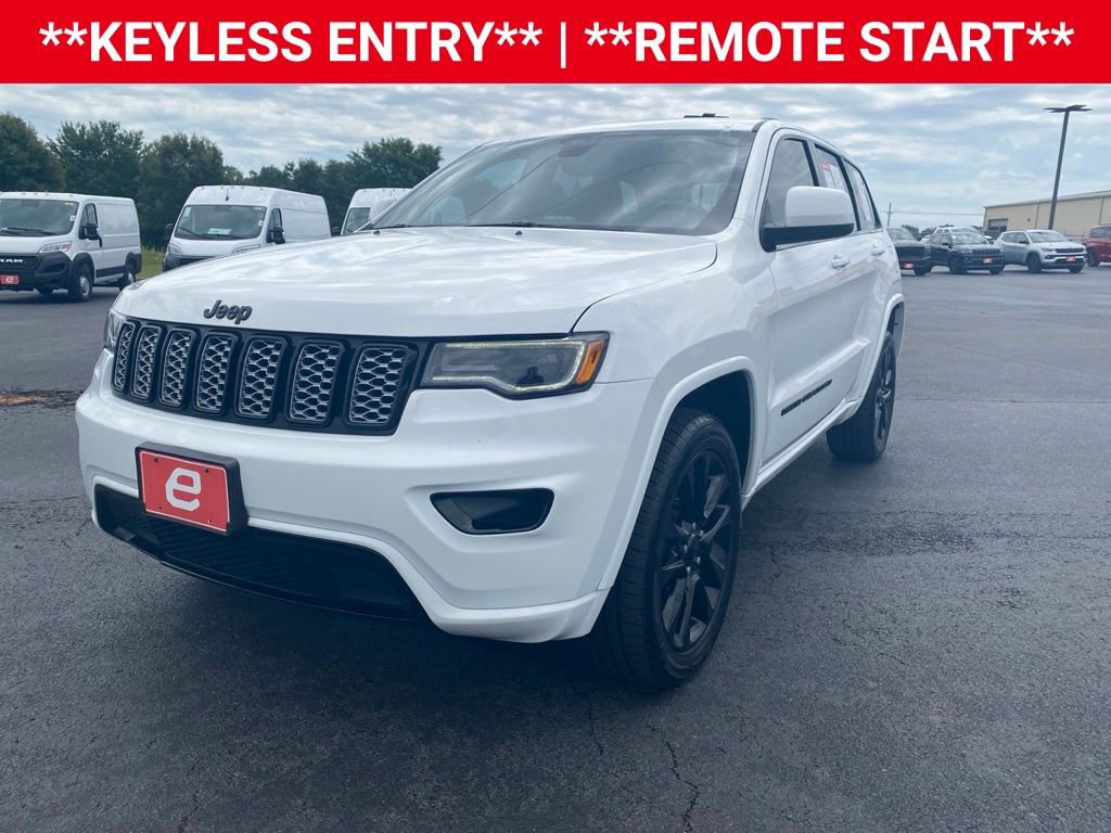 Used 2022 Jeep Grand Cherokee Laredo X AWD/4WD image 3