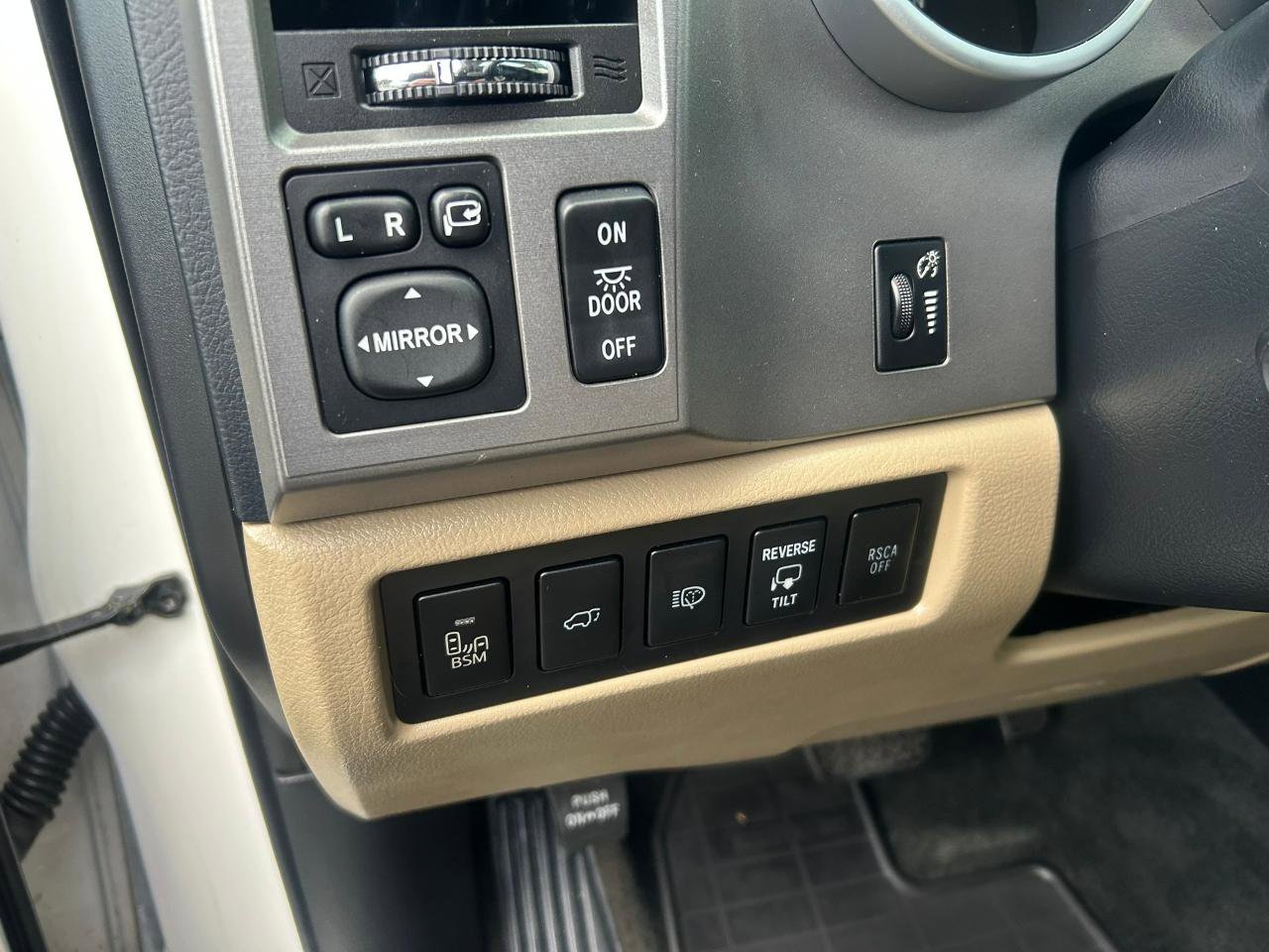 Used 2014 Toyota Sequoia Platinum w/ Preferred Accessory Package AWD/4WD image 9