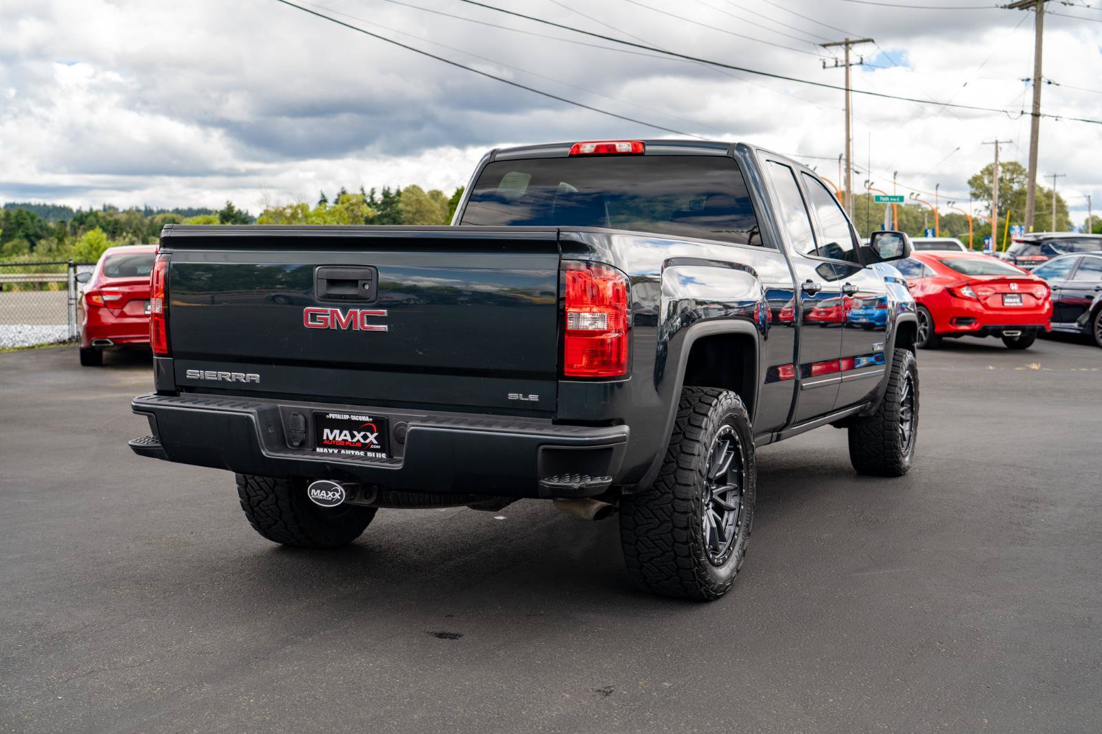 Used 2017 GMC Sierra 1500 SLE w/ Elevation Edition AWD/4WD image 10