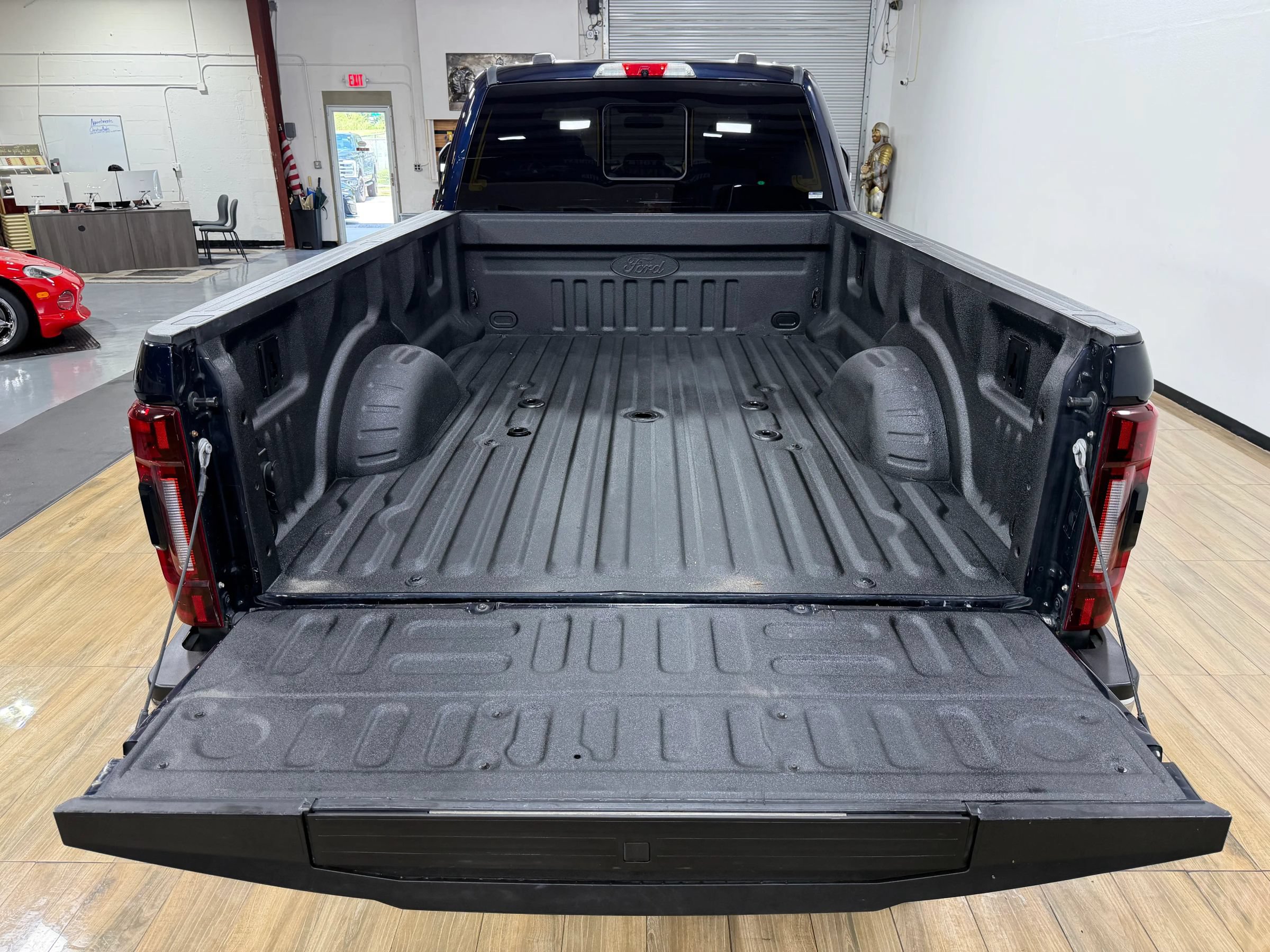 Used 2022 Ford F350 Lariat w/ Lariat Ultimate Package AWD/4WD image 8