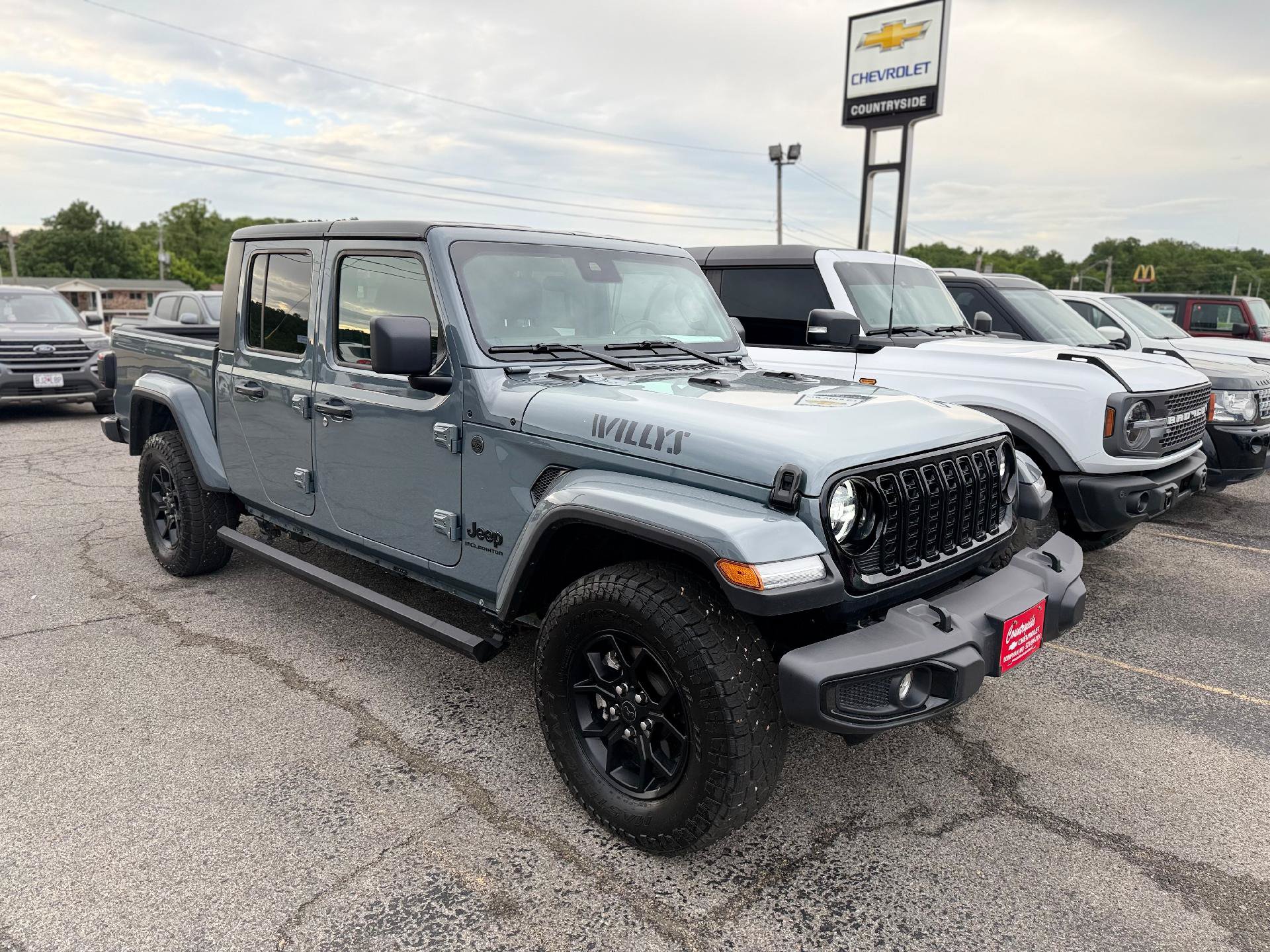 Used 2025 Jeep Gladiator Sport AWD/4WD image 1