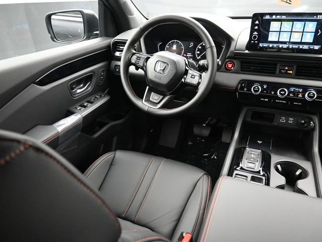 Certified 2025 Honda Pilot TrailSport image 10