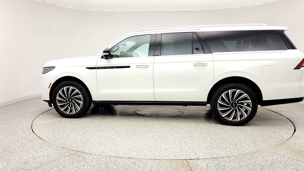 Used 2025 Lincoln Navigator L Black Label image 8