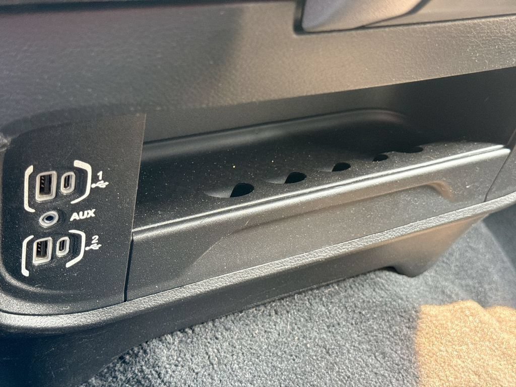 Used 2024 RAM 3500 Big Horn AWD/4WD image 37