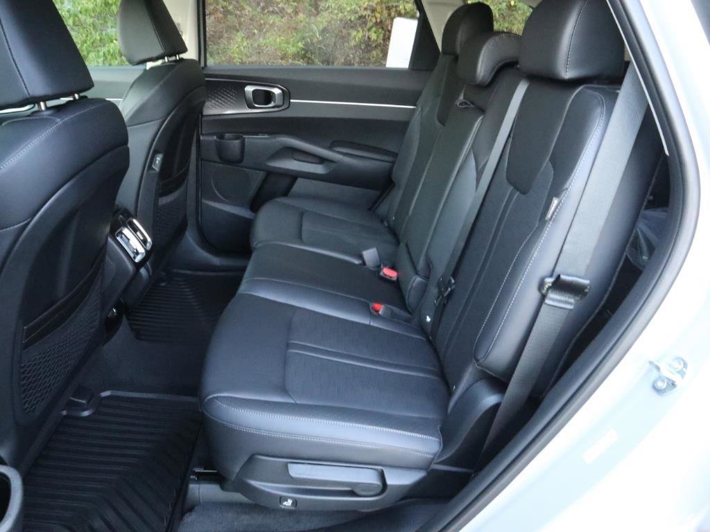 New 2025 Kia Sorento S w/ Panoramic Sunroof Package FWD image 4