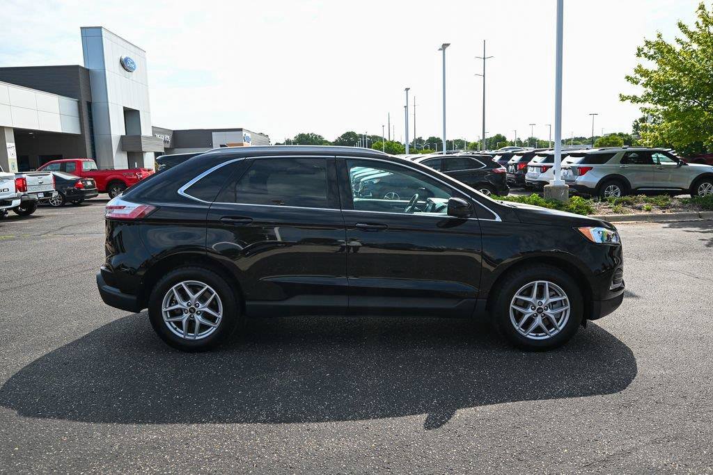 Certified 2024 Ford Edge SEL w/ Convenience Package AWD/4WD image 3