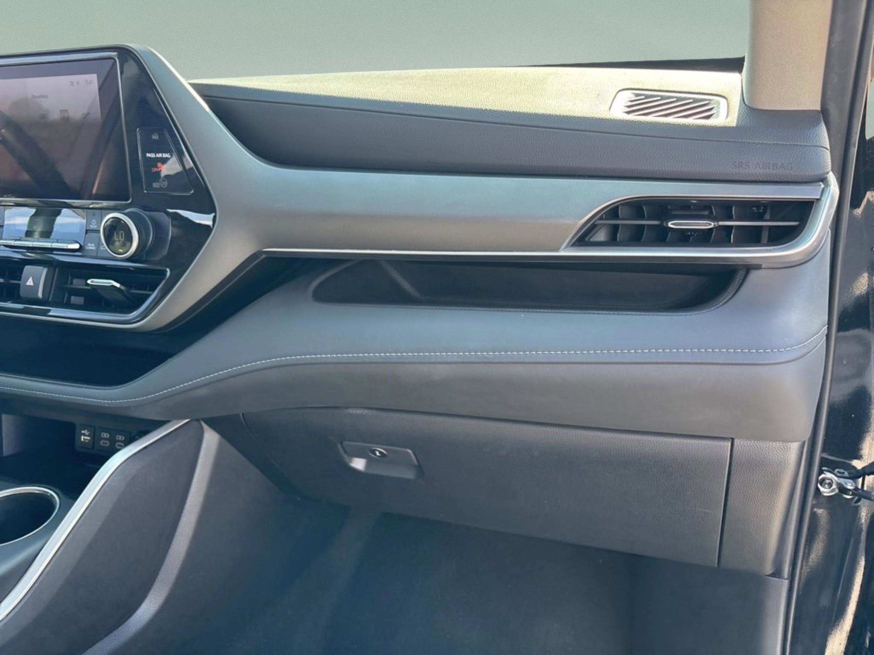 Used 2024 Toyota Highlander LE image 38